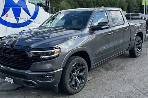 Grå metallic RAM 1500 Crew Cab stulen i Höganäs norr om Helsingborg